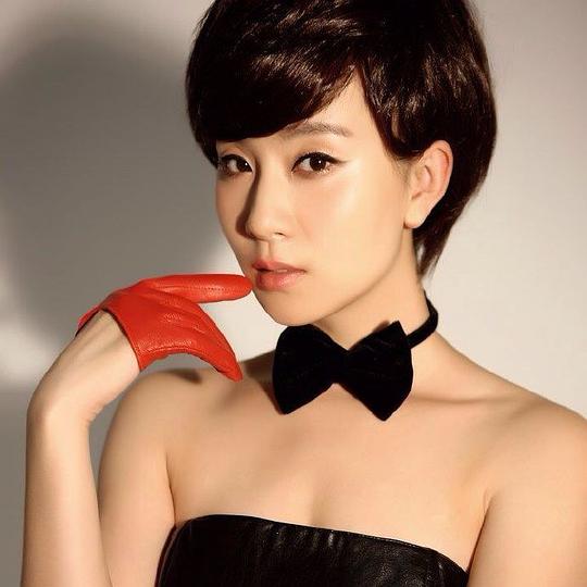 黄依依 Yiyi Huang