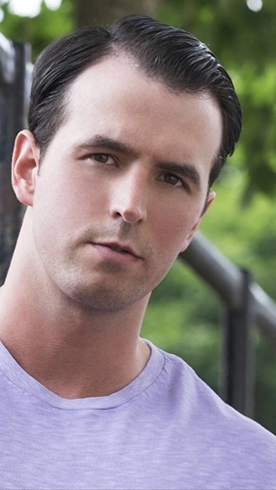 罗比·德拉费勒 Robbie DeRaffele