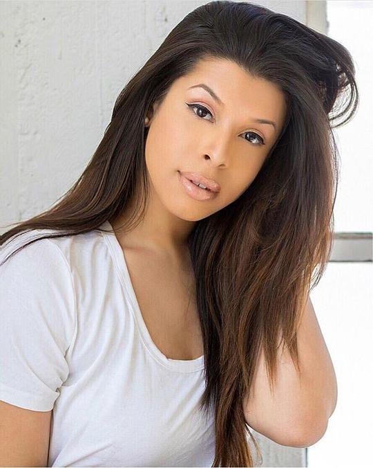 海莉·萨哈尔 Hailie Sahar