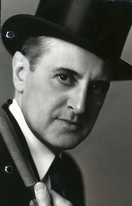 泰勒·霍姆斯 Taylor Holmes