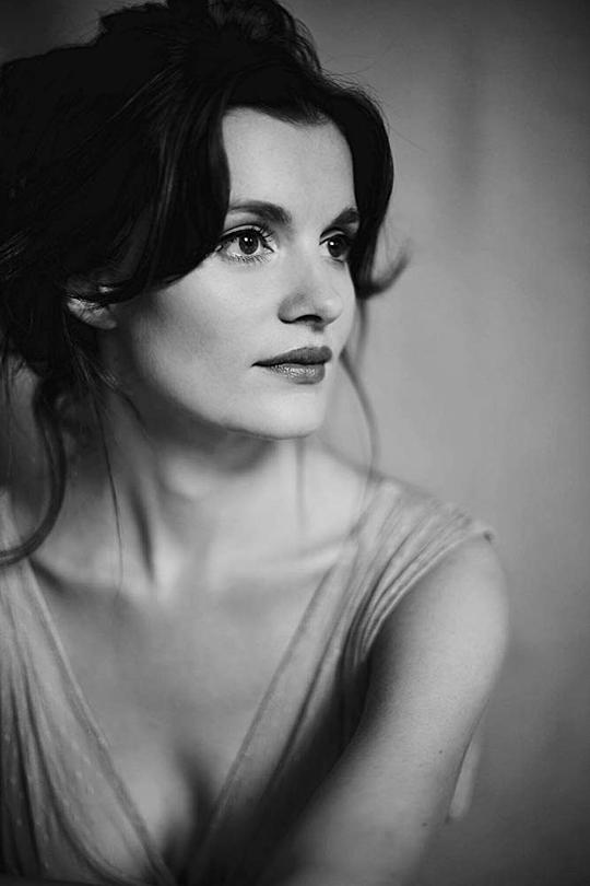 艾米莉·巴伯 Emily Barber