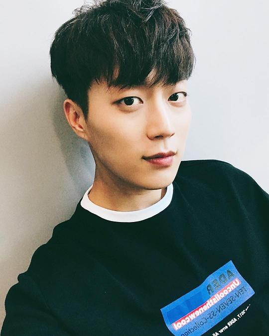 尹斗俊 Du-Jun Yoon