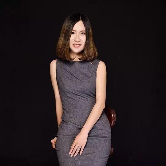 胡悦 Yue Hu