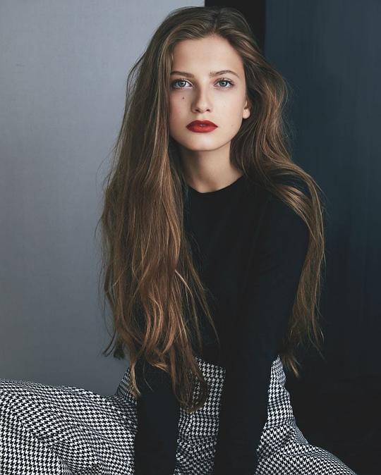 佐伊·帕斯提尔·赫斯泽恩 Zoë Pastelle Holthuizen