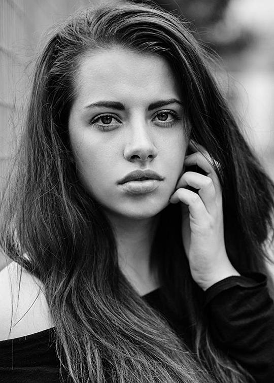 亚历珊德拉·福特 Alexandra Ford