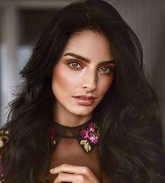 阿斯琳·德尔贝 Aislinn Derbez