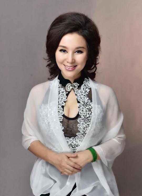 战爱春 Aichun Zhan