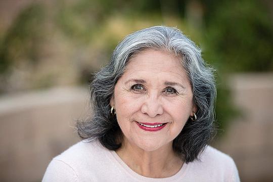 朱莉娅·维拉 Julia Vera