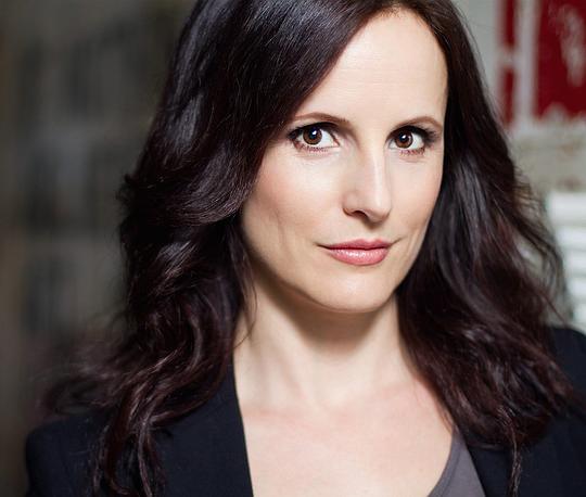 伊妮德·雷伊·亚当斯 Enid-Raye Adams