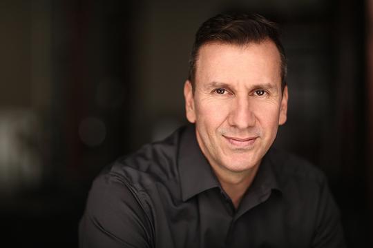 西蒙·朗莫尔 Simon Longmore