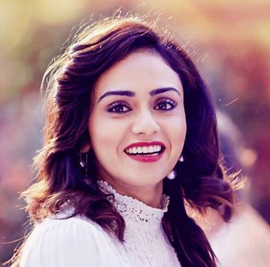 阿姆鲁塔·可汗维卡尔 Amruta Khanvilkar