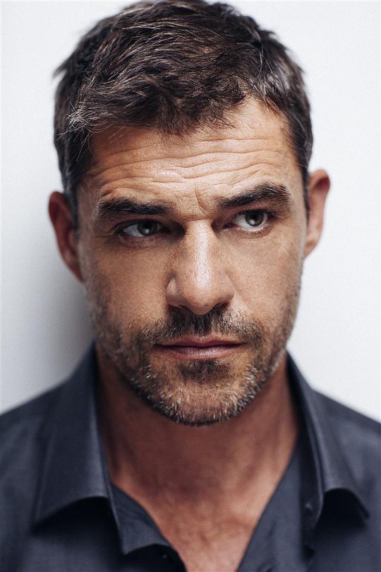 蒂埃里·钮维 Thierry Neuvic