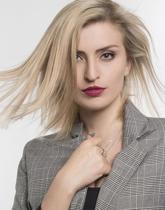 姿娜 Zina Blahusova