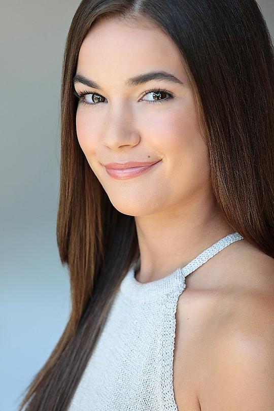 考特尼·劳伦·卡明斯 Courtney Lauren Cummings