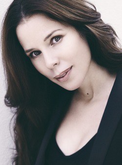 雅典娜·玛塔 Athenea Mata