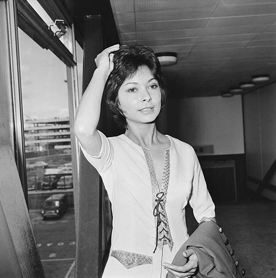 齐尼亚·默顿 Zienia Merton