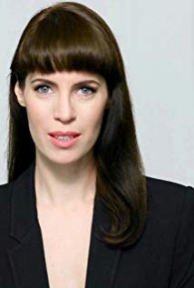 艾德丽安·麦奎因 Adrienne McQueen