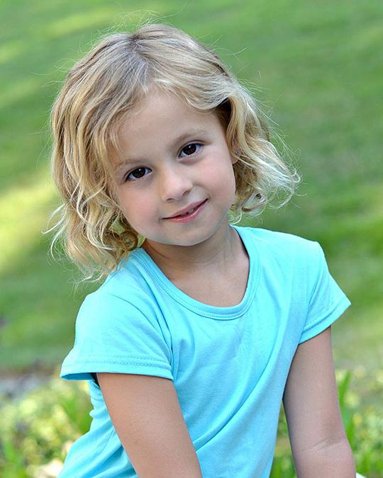 奥克莉·布尔 Oakley Bull