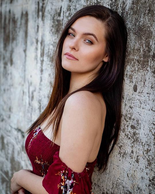 塔丽亚·杰德·霍尔特 Tahlia Jade Holt
