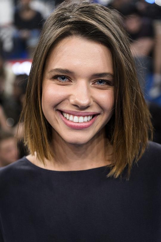布鲁纳·林斯迈耶 Bruna Linzmeyer