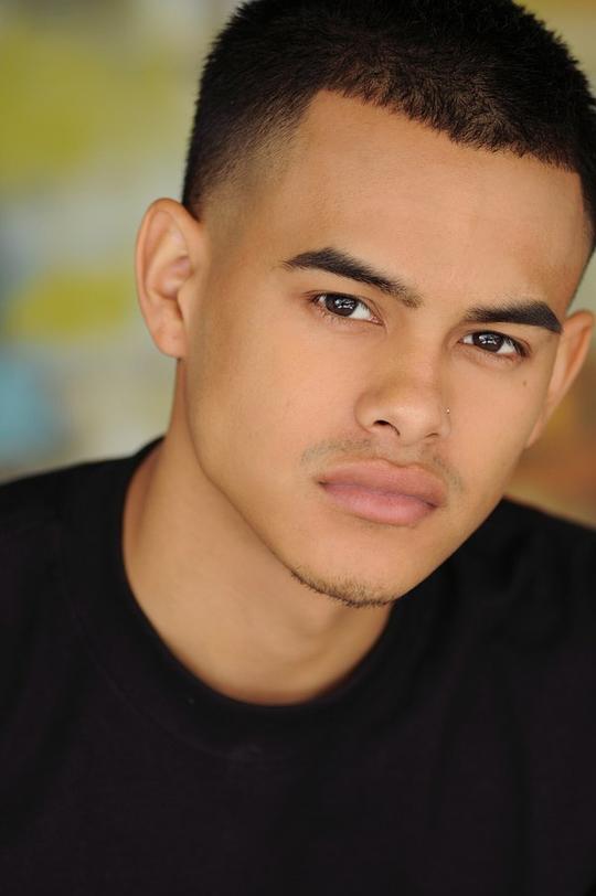 朱利安·沃克斯 Julian Works