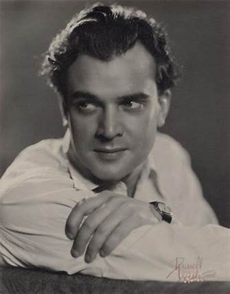 埃斯蒙德·奈特 Esmond Knight