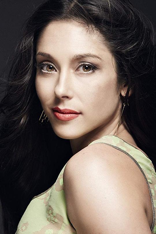 杰西卡·卢扎 Jessica Luza