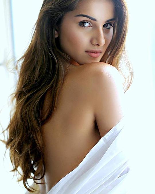 塔拉·苏塔莉娅 Tara Sutaria
