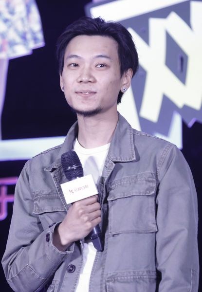闫乐阳 Leyang Yan