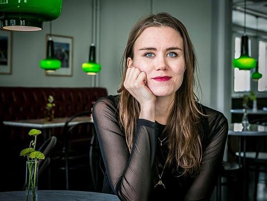 阿萨·赫尔加·霍约列夫斯多蒂尔 Ása Helga Hjörleifsdóttir