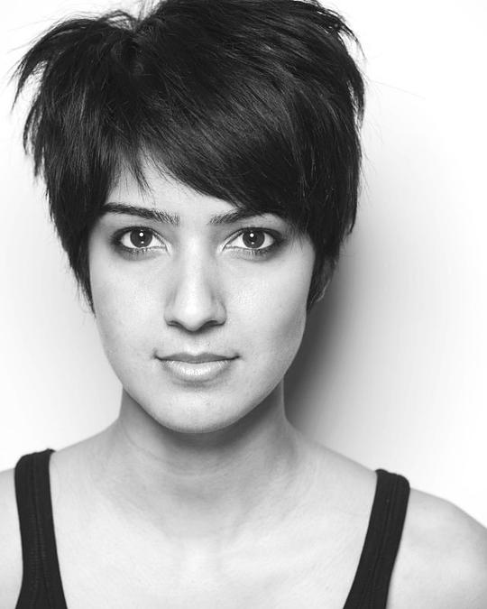 拉卡·塔克雷尔 Rakhee Thakrar