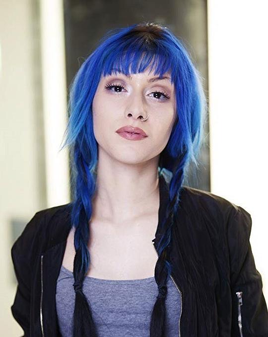 罗维娜·亚瓦里 Lovina Yavari