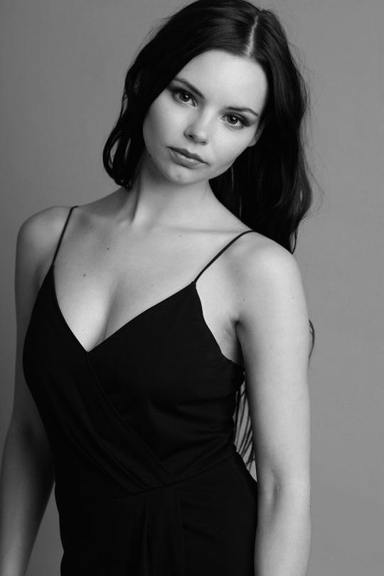 伊琳·珀威尔 Eline Powell