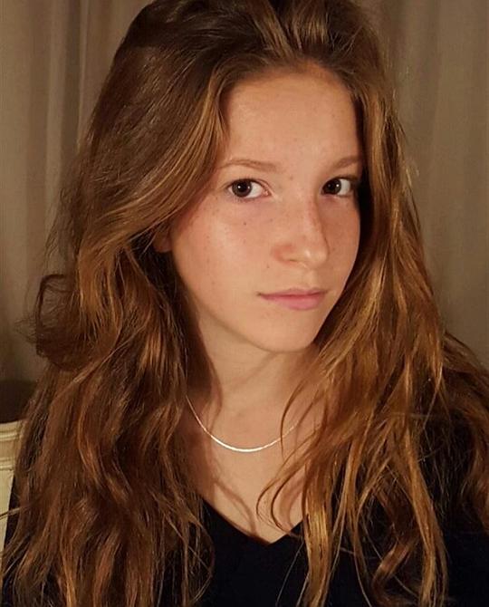 卡拉·贝奈诺 Carla Besnaïnou