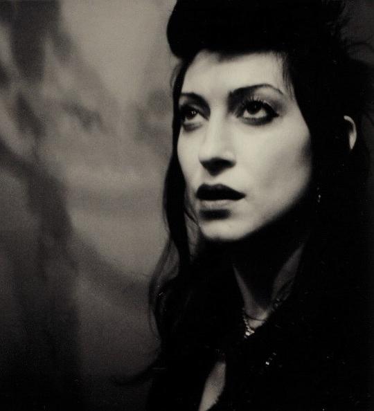 弗洛莉娅·塞吉斯蒙迪 Floria Sigismondi