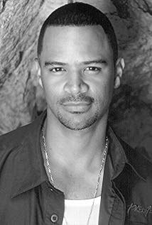 唐德尔·怀特菲尔德 Dondre Whitfield