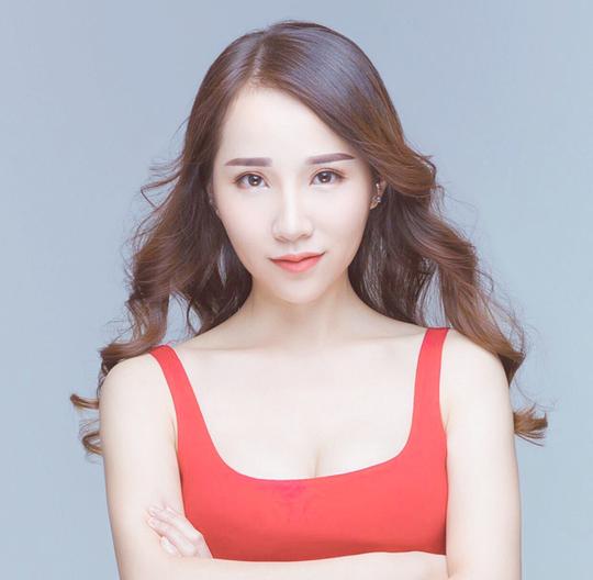 方雅萱 Yaxuan Fang