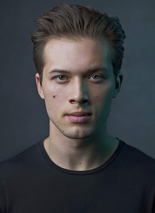 里奥·霍华德 Leo Howard