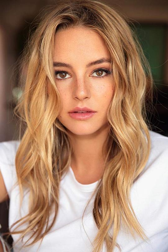 哈西·哈里森 Hassie Harrison