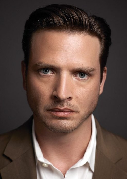 阿登·杨 Aden Young