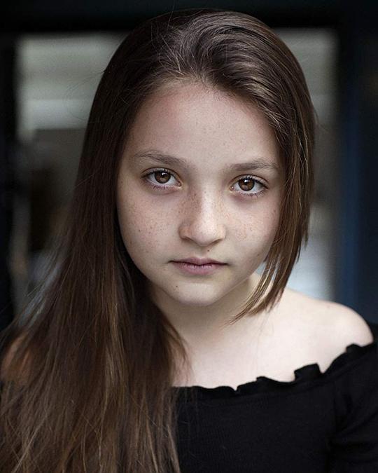 安雅·麦肯纳-布鲁斯 Anya McKenna-Bruce