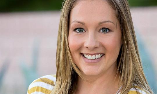 德佳·克雷兹伯格 Deja Kreutzberg