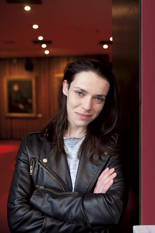 考尔菲昂·邓恩 Caoilfhionn Dunne