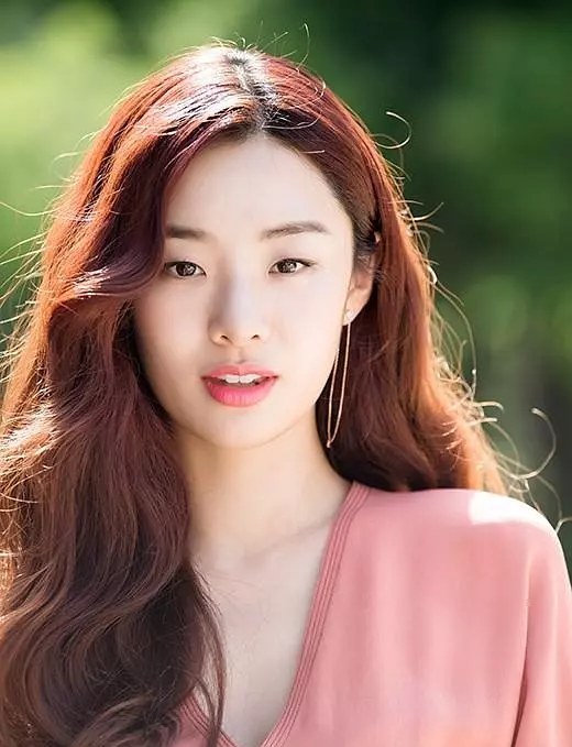 史蒂芬妮·李 Stephanie Lee
