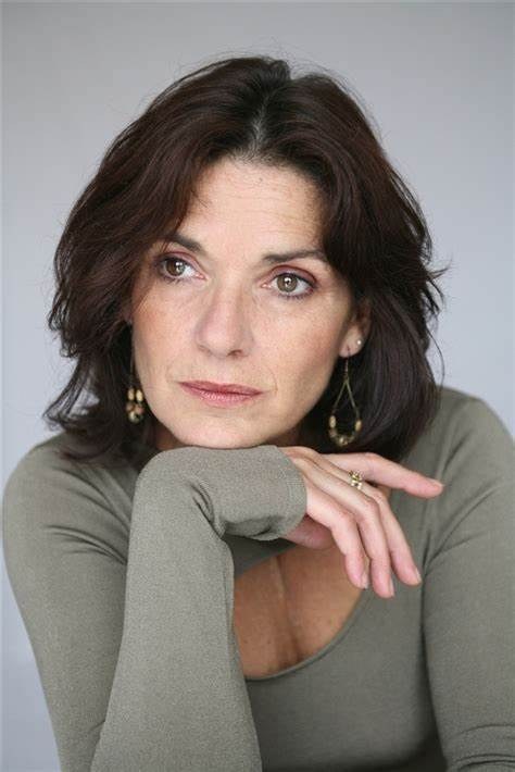 安妮·卡诺斯瓦 Anne Canovas