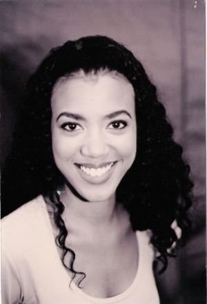 伊维特·桑德斯 Yvette Saunders