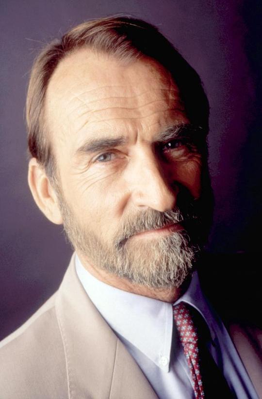 詹姆斯·希金 James Sikking