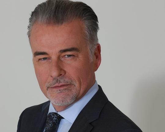 伊恩·布查南 Ian Buchanan