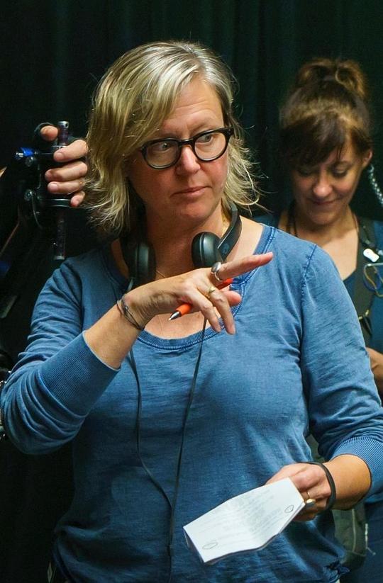 卡罗尔·班克 Carol Banker