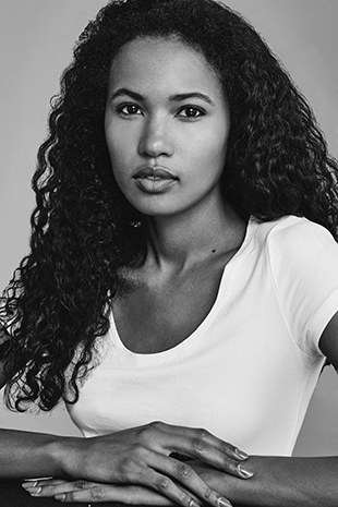 福拉·埃文斯·阿金博拉 Fola Evans-Akingbola